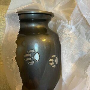 NIP- Paw Print Keepsake Cremation Urn